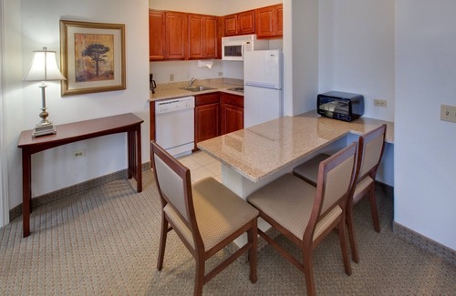 Rockford Condominio | Pool. Free Breakfast. Your Next Vacation!