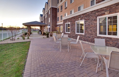 Rockford Condominio | Pool. Free Breakfast. Your Next Vacation!