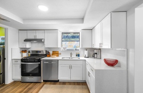 Sweetbriar Casa | Pool/Game Room/FirePit/Grill/Mins to SoCo & DT