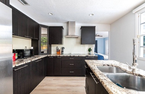West Palm Beach Casa | Pool - Game Room - Mini Golf - Hot Tub - Fire Pit - West Palm Beach