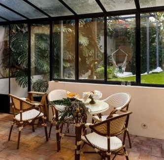 Misericordia Apartamento | Pool & Garden Apt In the Heart of Lisbon