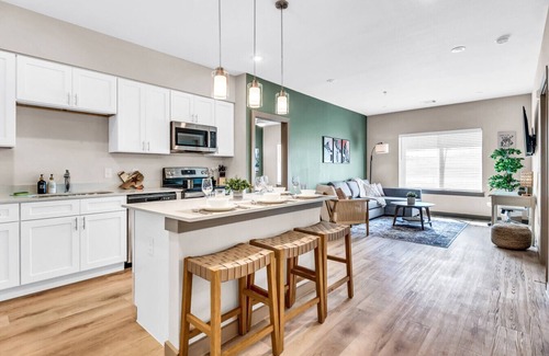 Lacy-Lakeview Apartamento | Pool, Gym, New Build, Mins to DT Waco & BU | TZ2