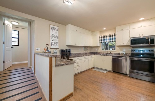 Laguna Park Casa | Pool, Hot Tub, Fire Pit & 200 Yards to Lake
