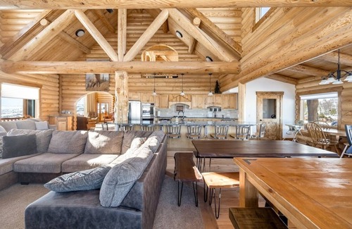Fish Haven Cabina | POOL in Cabin, Sleeps 55+, Tons of Parking