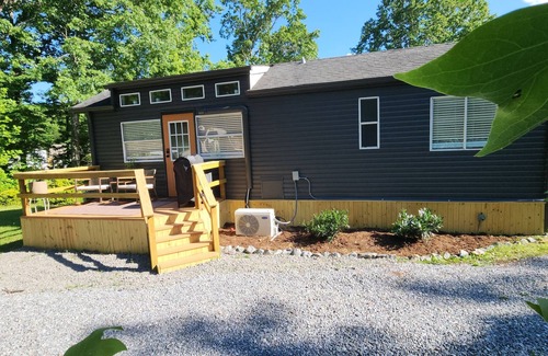 Old Fort Casa | Pool is OPEN! Mountain views, hiking, biking, 25 minutes to AVL