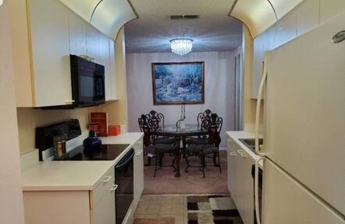 Daytona Beach Apartamento | Pool Modern Queen Room4Rent in a 2BR 2BT Laundry