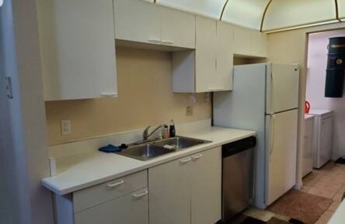 Daytona Beach Apartamento | Pool Modern Queen Room4Rent in a 2BR 2BT Laundry