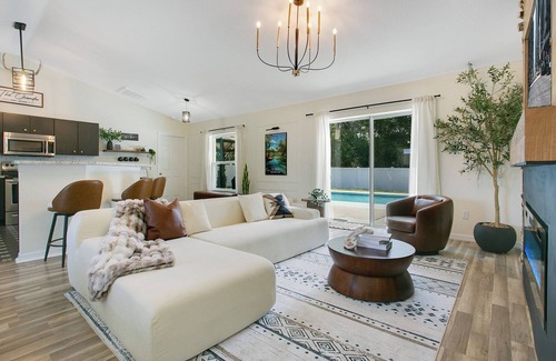 Candler Casa | POOL ~ NEAR TO SPRINGS ~ WEC ~ TRAILS ~ SHOPPINGS ~OCALA DOWNTOWN 8beds 4bedroom
