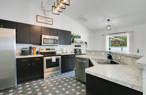 Candler Casa | POOL ~ NEAR TO SPRINGS ~ WEC ~ TRAILS ~ SHOPPINGS ~OCALA DOWNTOWN 8beds 4bedroom
