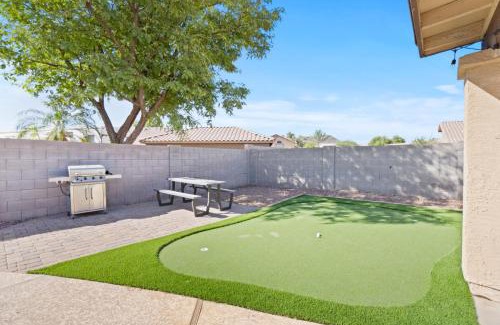 Glendale Casa | Pool Oasis 4Br Golf, Ping-Pong, Cornhole Retreat