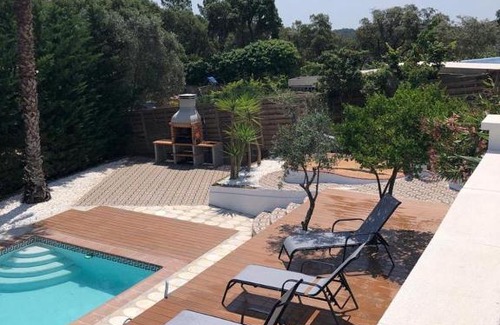 Mont Barbat Apartamento | Pool Oasis with Mountain Views