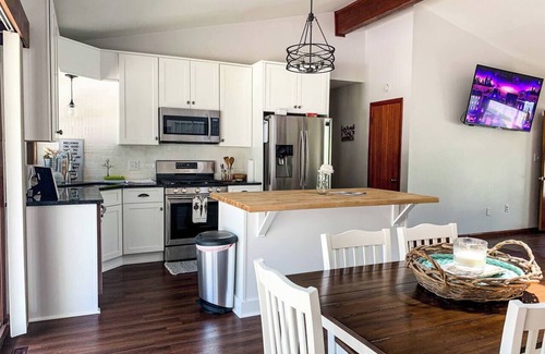 Huron Casa | POOL OPEN! 15 Minutes to Cedar Point