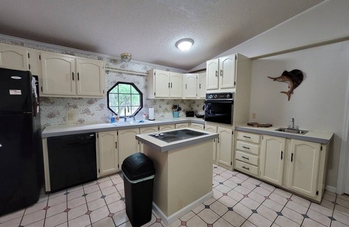 Shallotte Casa | Pool, pond view and minutes to the beach!