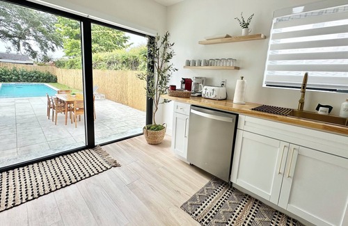 West Little Havana Casa | POOL- Sleeps 8- Mins to Calle 8 - SoBe - Brickell