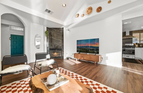 Yucca Valley Villa | Pool, Spa, Suana, Theater, MiniGolf & Pet-friendly