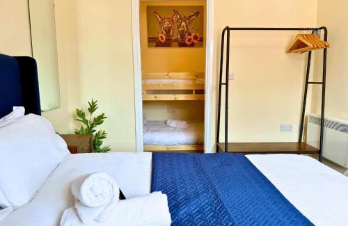 Heaton Apartamento | Pool Table 1-Bedroom House, near City Centre and Public Transport, Dog Friendly, Sleeps 5, Free Parking