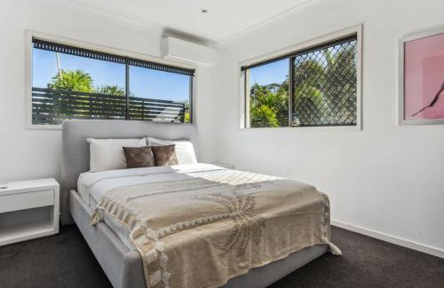 Calamvale Casa | Pool Table and Resort Pool 4BR Holiday Paradise