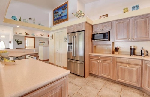 Cudjoe Key Casa | Pool, tiki hut, easy ocean access canal, dock, prime location 30m to Key West