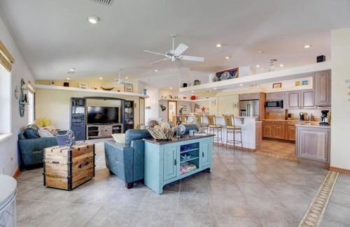 Cudjoe Key Casa | Pool, tiki hut, easy ocean access canal, dock, prime location 30m to Key West