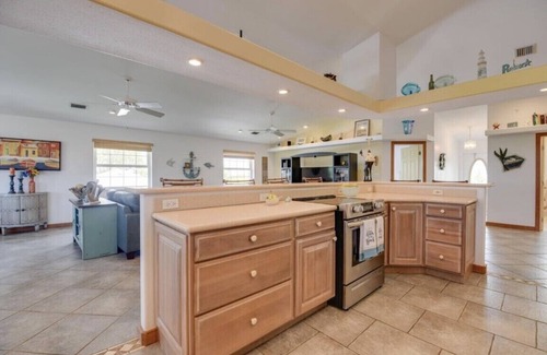 Cudjoe Key Casa | Pool, tiki hut, easy ocean access canal, dock, prime location 30m to Key West