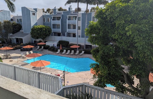 Playa Del Rey Condominio | Pool View 2BR-2BA by LAX & Beach