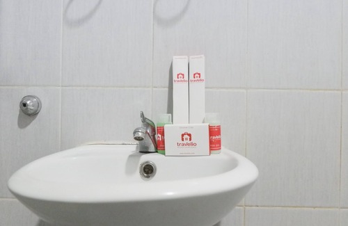 Surabaya Apartamento | Pool View 2BR at Dian Regency Apartment