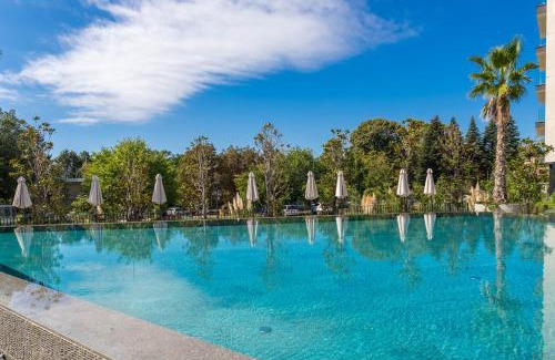 Saints Constantine and Helena Apartamento | Pool view Apartment Azur Deluxe Resort & Spa