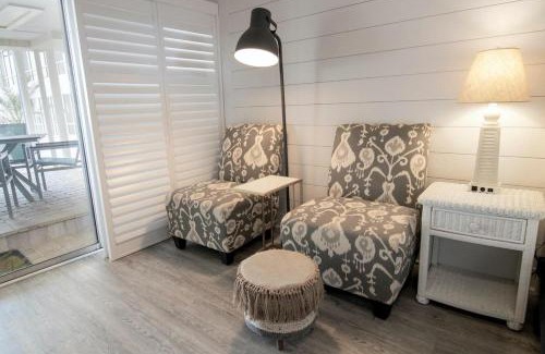 Litchfield by the Sea Apartamento | Pool View Efficiency with King Bed 1st Floor
