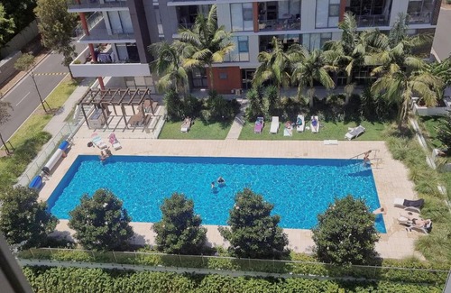 Macquarie Park Apartamento | Pool View of Marquarie Park Paradise