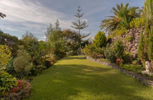 Sao Goncalo Villa | Pool Villa with Botanical Garden
