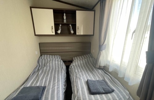 Hamworthy Cabina | Poole Harbour View Lodge at Rockley Park