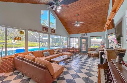 Tallahassee Casa | Poolhot Tub Sleeps 16 Game-filled