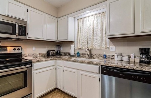 Branson West Casa | Pools, Hiking & Lake, Ping Pong, Shuffleboard! Close to SDC, Lake, Shows