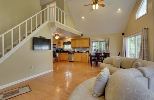 Bushkill Casa | ¡NUEVO! Acogedor Bushkill Home w / Comunidad Servicios!