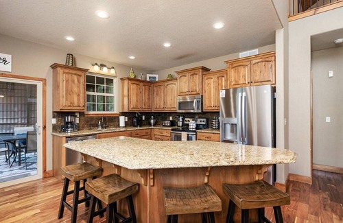 Branson Casa | Pools, Pool Table, Rec Room, Splashpad, Waterslide