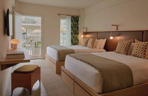 San Jacinto Hotel | Poolside 2-Room with Queen Bed Near Galveston’s Top Coastal Spots