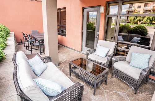South Pandosy Hotel | Poolside at Playa #305