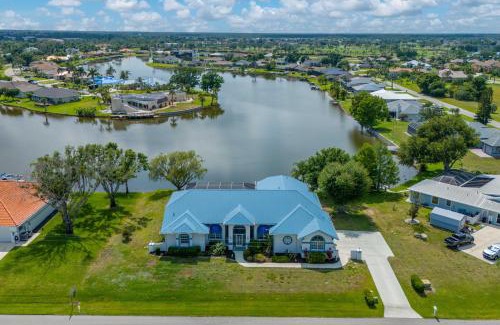 Lake Suzy Casa | Poolside Bliss and Lake Fun Florida Getaway!