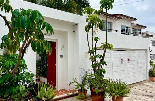 Colonia 5 de Diciembre Apartamento | Poolside Casita with Air Conditioning