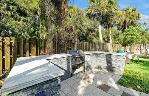 Port Saint John Casa | Poolside Cocoa Oasis w/Tiki Bar!