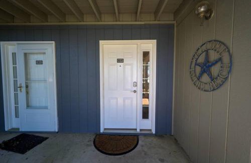 Surfside Beach Apartamento | Poolside Condo in Surfside Beach