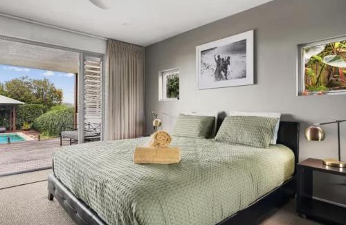 Wamberal Cama Y Desayuno | Poolside Escape - Close To Beach & Golf Course