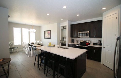 Washington Casa | Poolside Luxury Home - 5BR 4BA