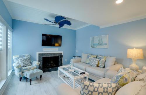 Madeira Beach Casa | Poolside Madeira Beach Abode with Balcony!