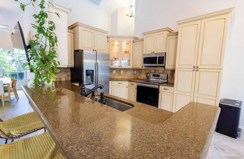 Valrico Casa | Poolside Palms Getaway - Near Tampa Brandon Valrico
