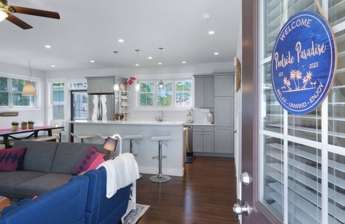 Ottawa Casa | Poolside Paradise 2 bed,1.5 bath