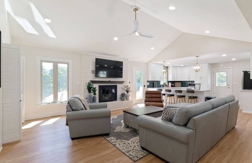 Winchester Casa | Poolside Paradise-Kayaks/SUPs, Private Pool, Billiards, Foosball