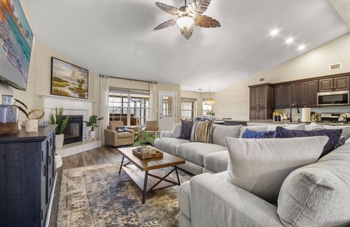 Ono Island Casa | Poolside Retreat! Private pool & hot tub! Only 5 min to Beach!
