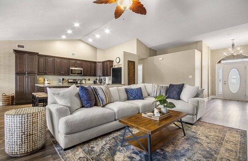 Ono Island Casa | Poolside Retreat! Private pool & hot tub! Only 5 min to Beach!
