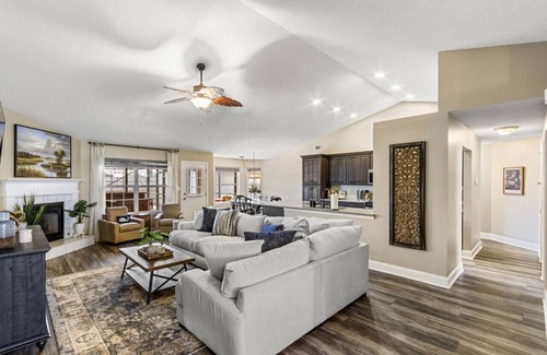 Ono Island Casa | Poolside Retreat! Private pool & hot tub! Only 5 min to Beach!